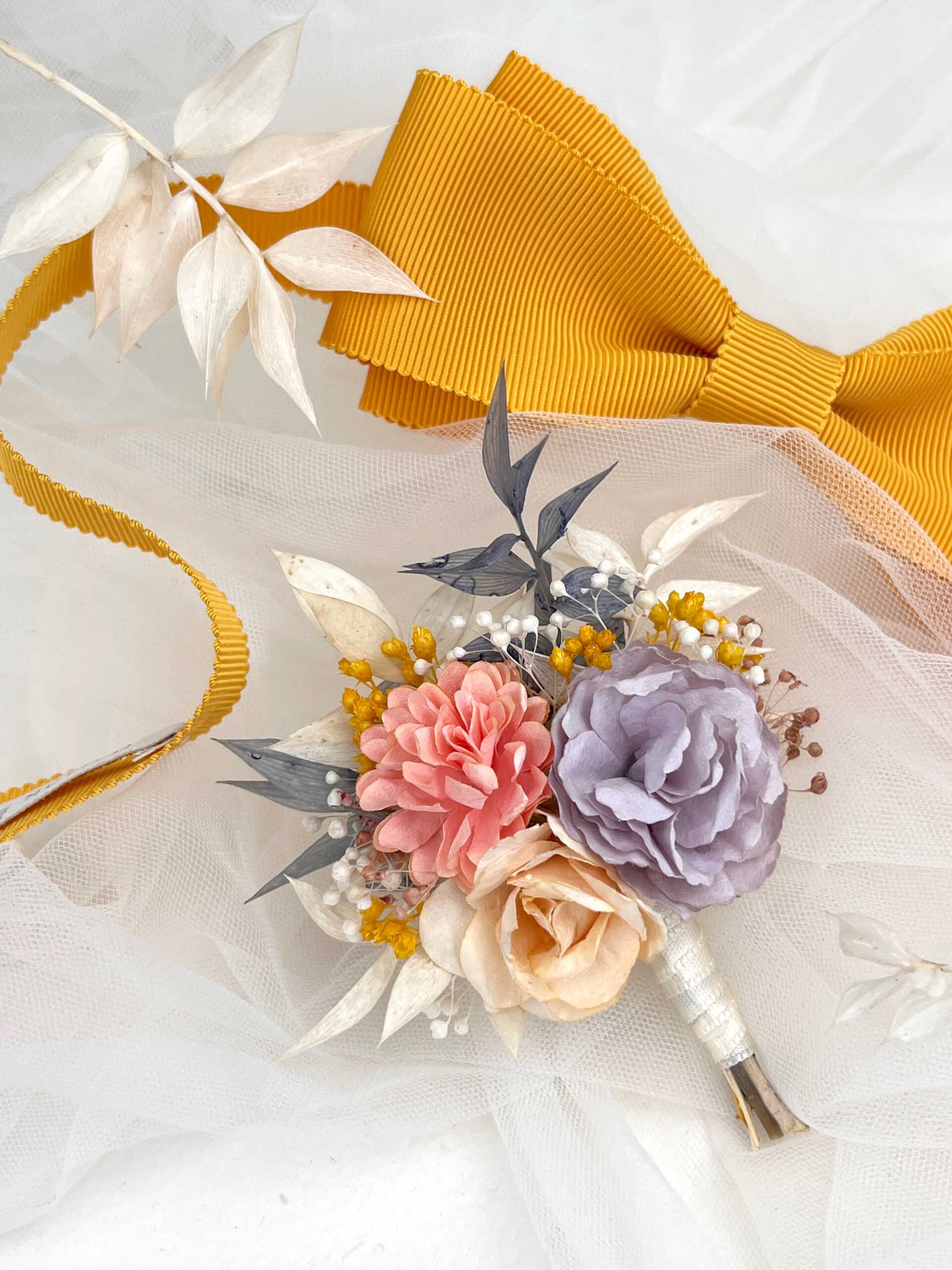 boutonniere pastel marie et noeud papillon jaune boutonniere pastel marie et noeud papillon jaune
