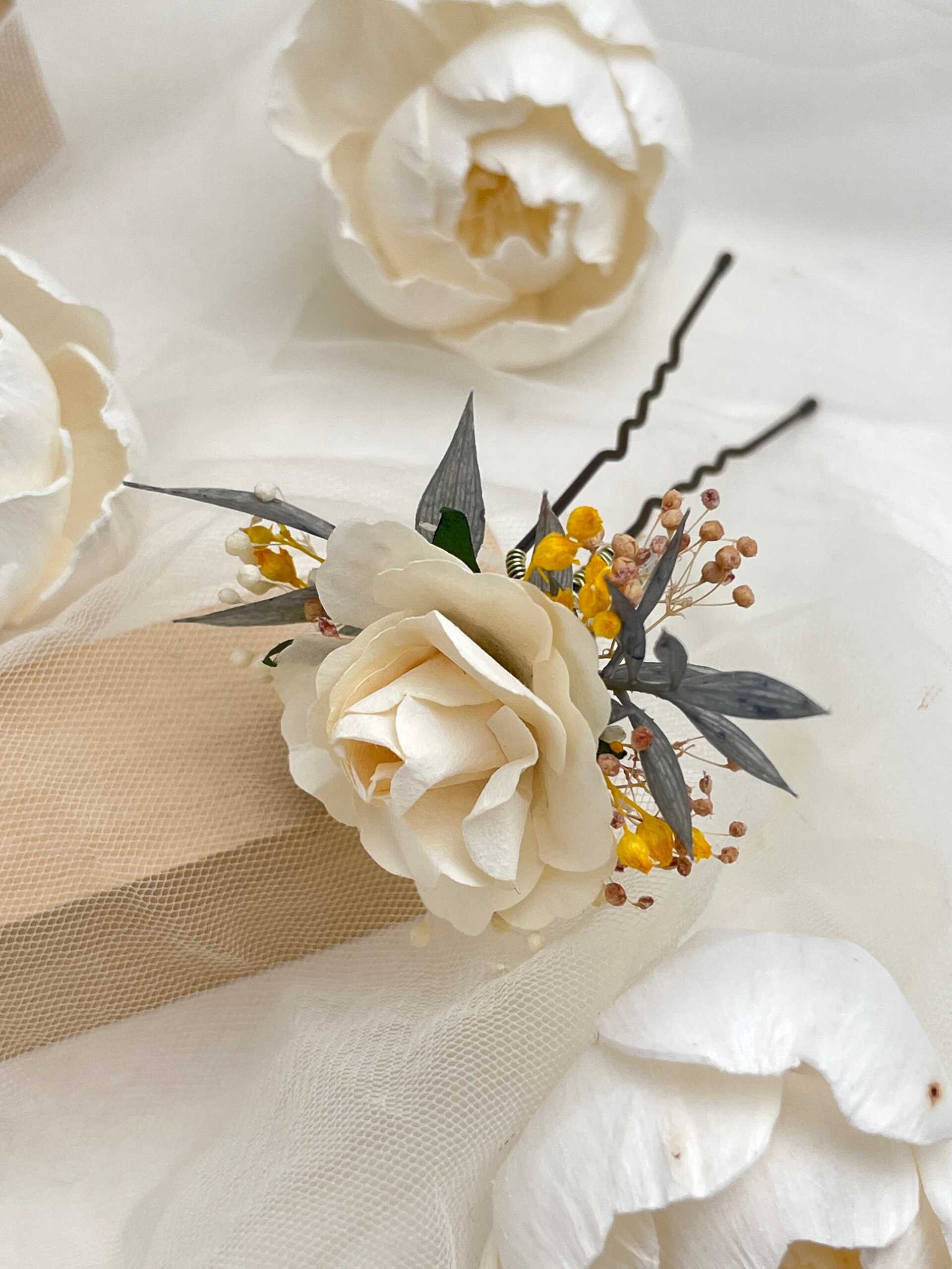 pique a chignon fleurs séchées pastel et bleu gris pique a chignon fleurs séchées pastel et bleu gris