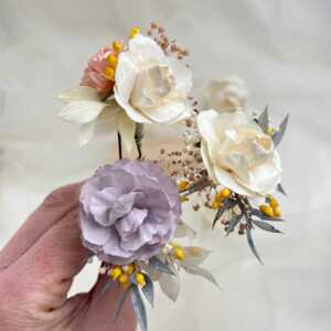 pique a chignon fleurs sechees pastel trio