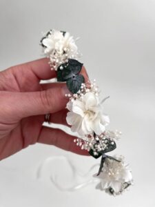 couronne de fleurs eucalyptus et blanc