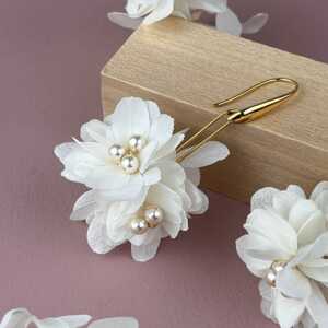 boucles-d-oreilles-mariage fleurs-stabilisees-et-perles