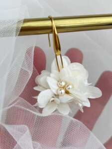 boucles-oreilles-mariage fleurs-stabilisees-et-perles