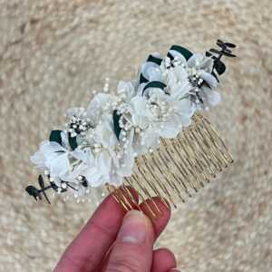 accessoire-de-cheveux pour-mariee-en-hortensia blanc-et-eucalyptus