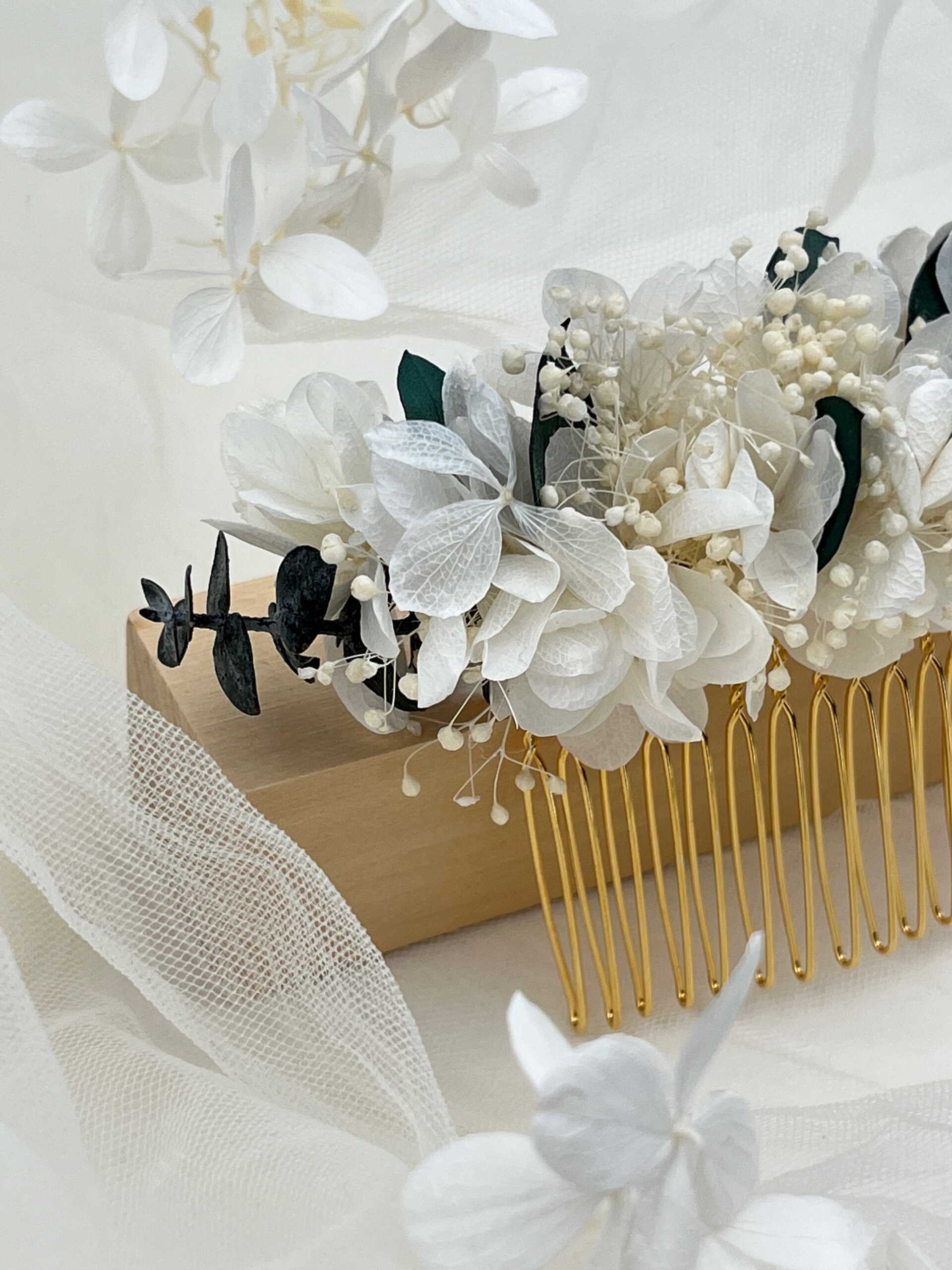 peigne-mariee-blanc-et-eucalyptus