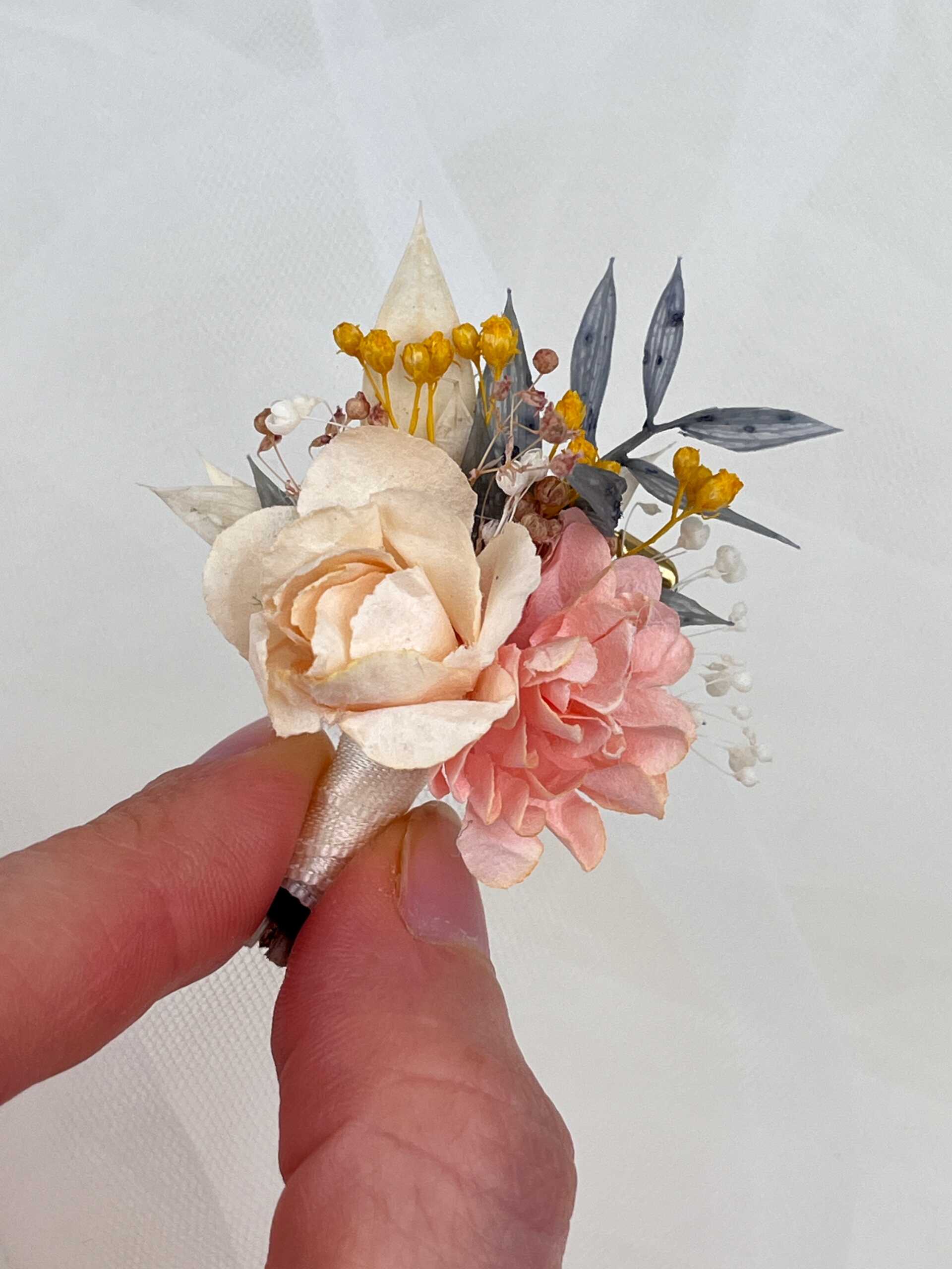 mini boutonniere mariage pastel